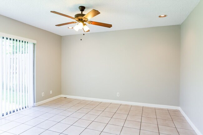 Building Photo - 11492 Clear Creek Pl