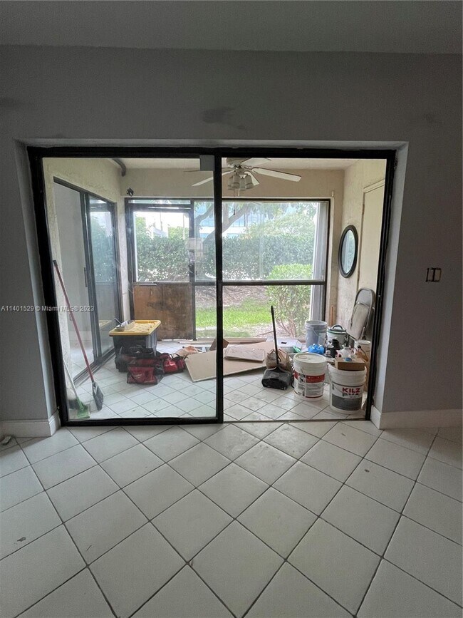 Building Photo - 9633 Riverside Dr