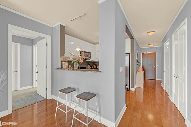 Building Photo - 450 E Waterside Dr