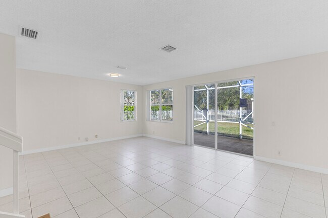 Building Photo - 872 Tanglewood Cir