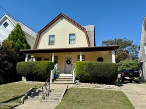 Building Photo - 304 Lareine Ave