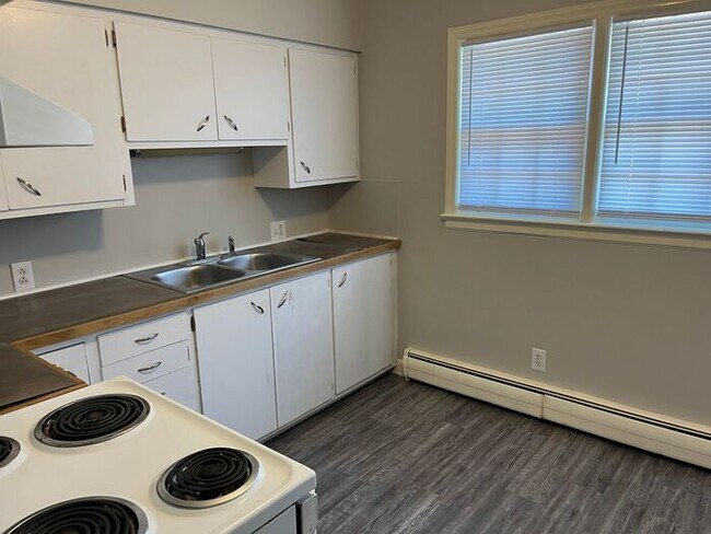Building Photo - 600 Pee Dee Ave