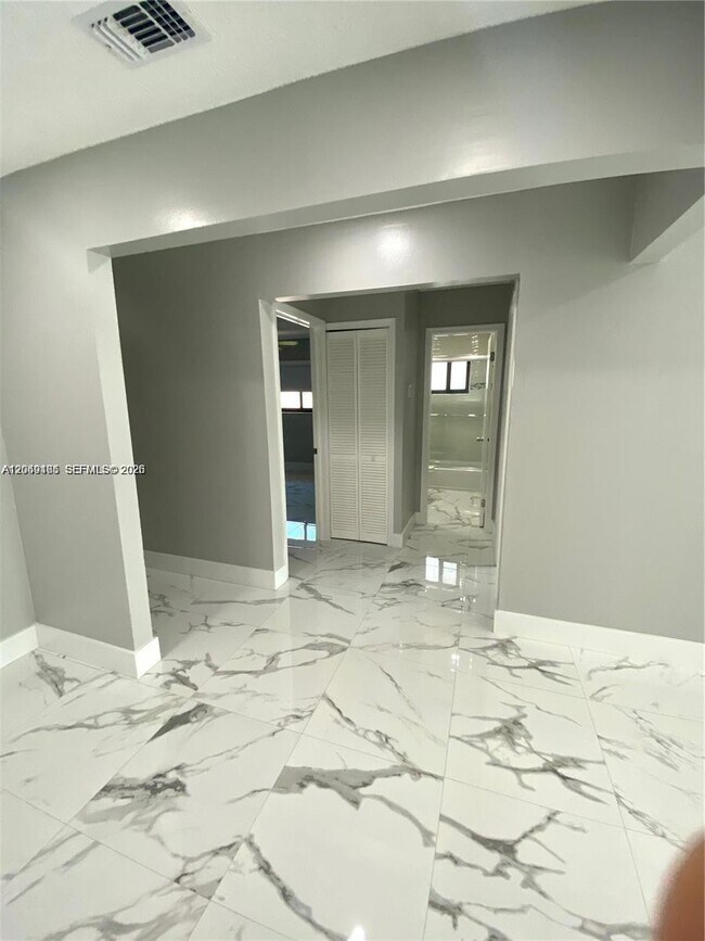 Foto del edificio - 547 E 15th St