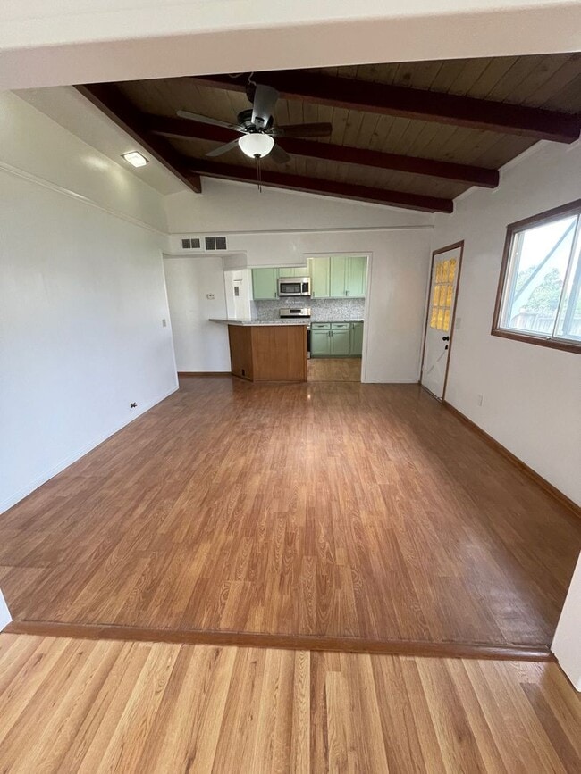 Building Photo - 4302