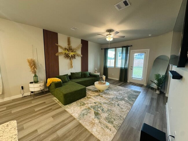 Foto del edificio - 5608 Madden Ln