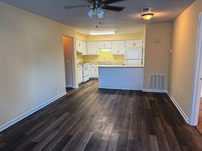 Building Photo - Cloister Apartments