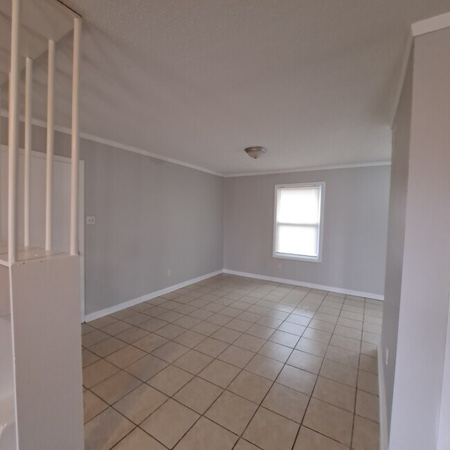Building Photo - 3357 Starsdale St