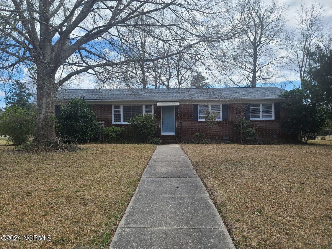 Primary Photo - 305 Forest Grove Ave