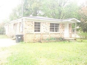 Building Photo - 302 Erie St
