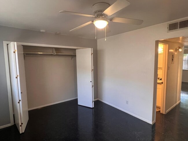Building Photo - 816 Ortiz Dr SE