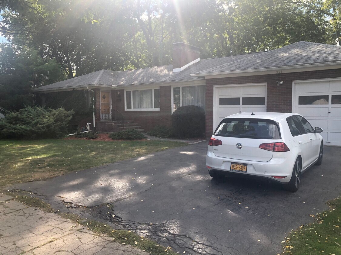 Front Gorgeous Lot - 955 Meadowbrook Dr