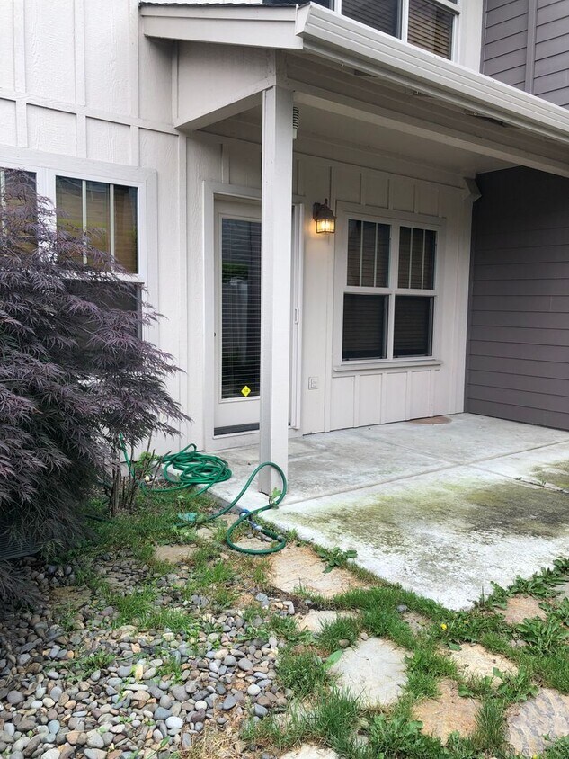 Primary Photo - 3 Bedroom 2.5 Bathroom Townhouse