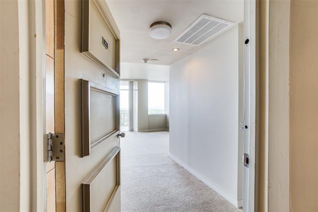 Building Photo - 6211 W Northwest Hwy