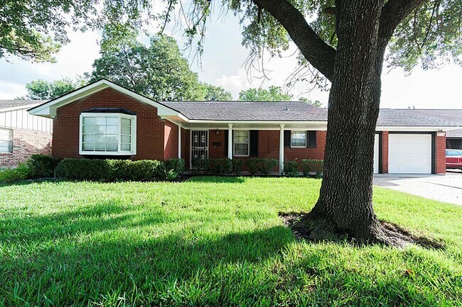 Building Photo - 3118 Edmonton Dr