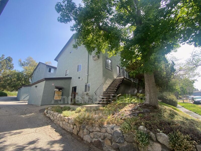 2337 Del Mar Rd Unit 01, La CrescentaMontrose, CA 91020 Condo for