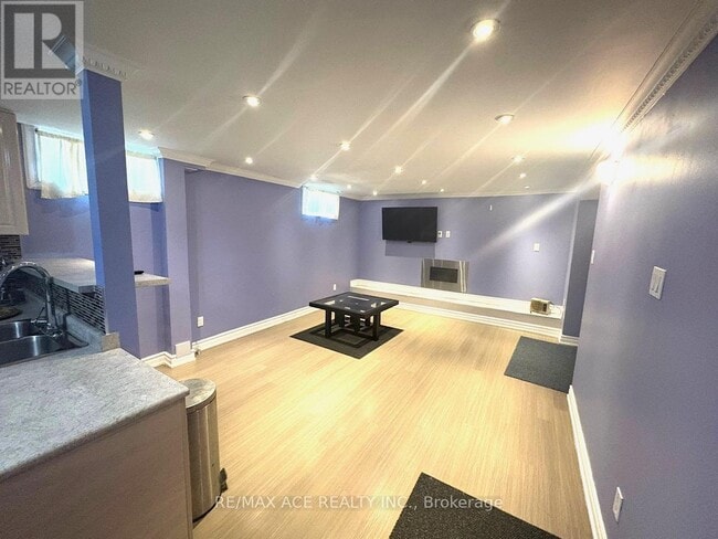 Building Photo - 251 Taysham Crescent