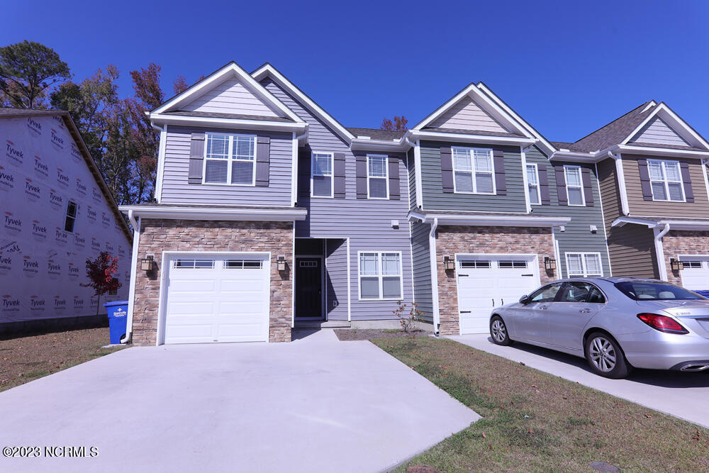 Primary Photo - 1823 Fox Den Way