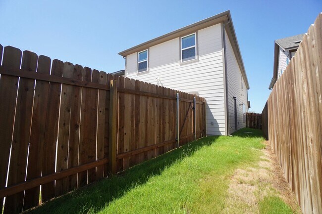 Building Photo - 112 Hartson Dr