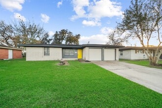 Building Photo - 915 25th Ave N