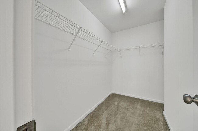 Foto del edificio - Lovely Two Bedroom Townhome With Bonus and...