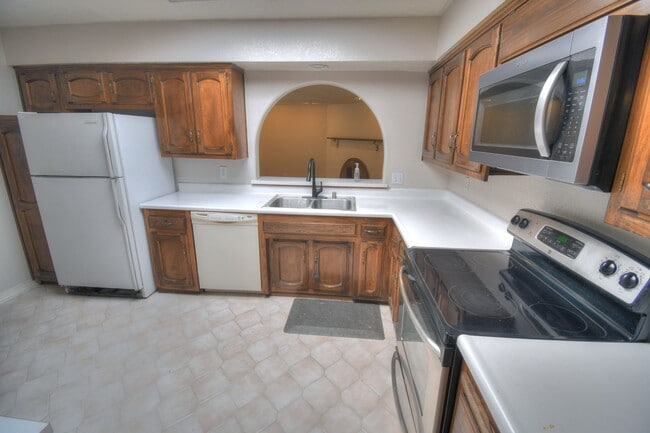 Building Photo - Cute Two Bedroom (possible 3rd Bedroom) in...