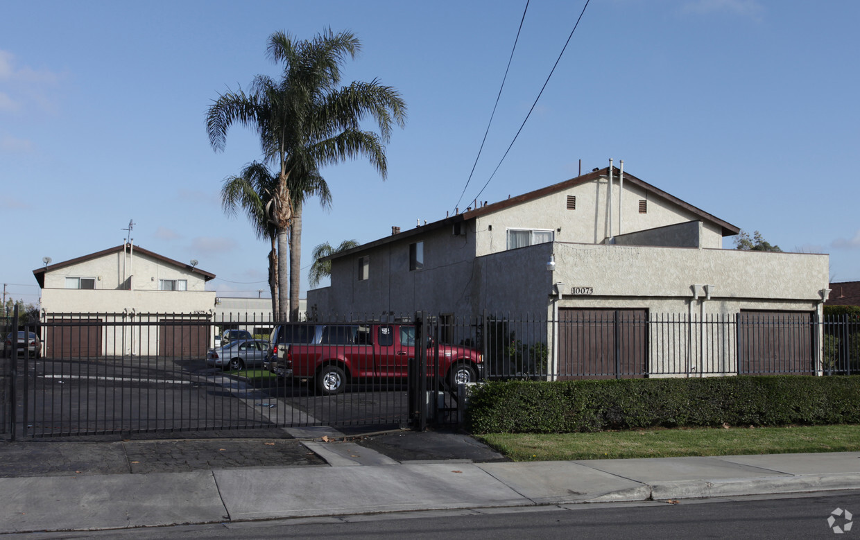 Primary Photo - 10073 Gould St
