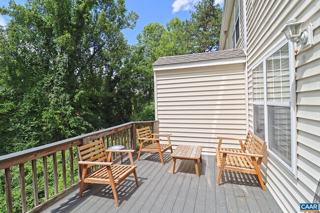 Foto del edificio - 206 Buttercup Ln