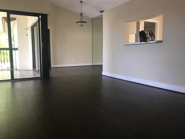 Foto del edificio - 337 Ives Dairy Rd