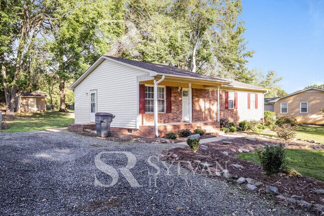 Building Photo - 124 Longbow Rd