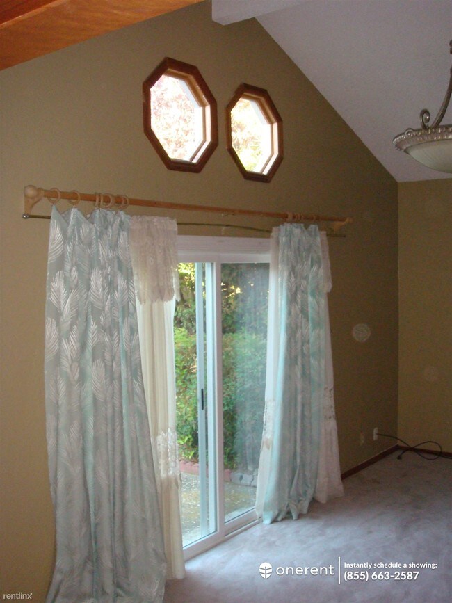 Building Photo - 4 br, 2 bath House - 851 W Remington Dr