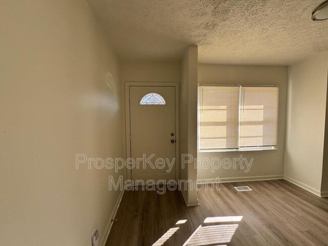 Foto del edificio - 4211 Searcy St