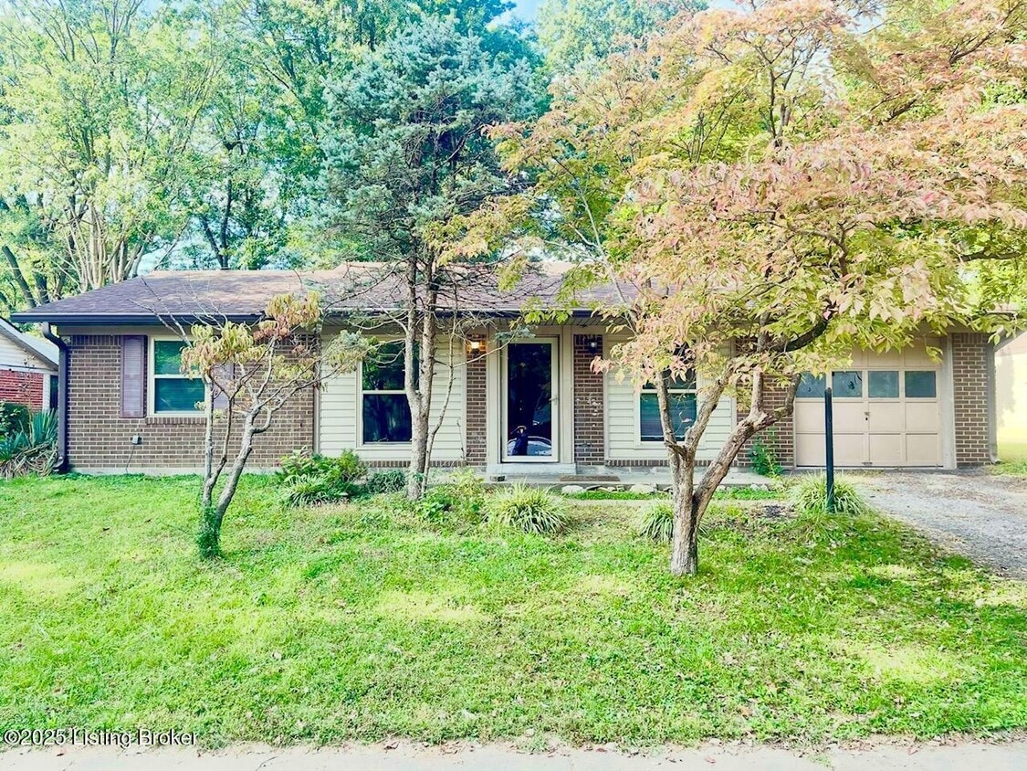 Foto principal - 3700 Douglas Blvd