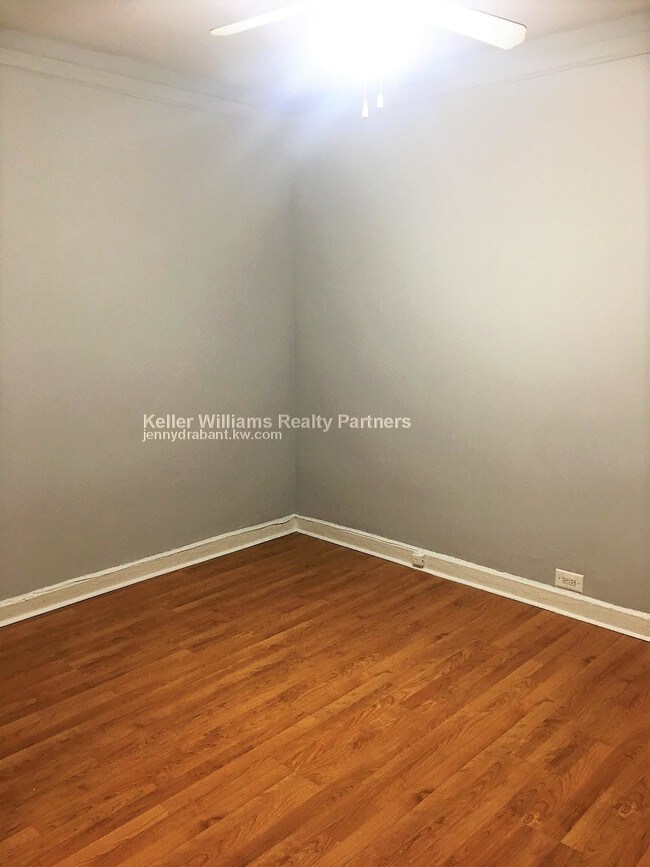 Foto del edificio - 5860 N Kenmore Ave