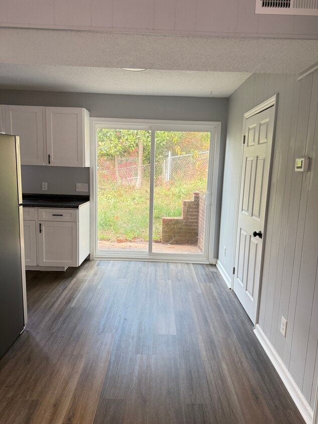 Building Photo - Charlotte's Crossing 78