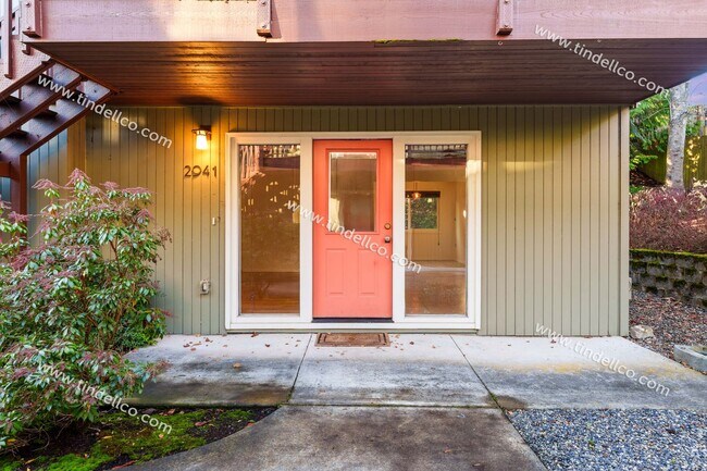 Foto del edificio - Cozy Multnomah Village Condo- Water, Sewer and Garbage included!