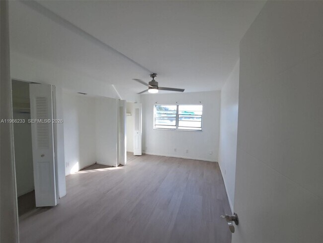 Foto del edificio - 5100 SW 90th Ave