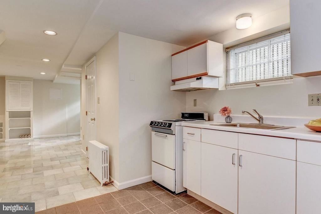 Building Photo - Studio, 1 bath Apartment - 3620 Norton Pl NW
