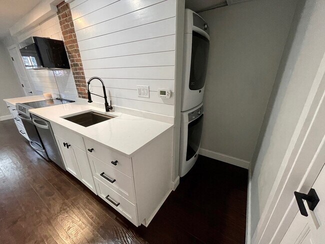 Foto del edificio - 995 Centre St