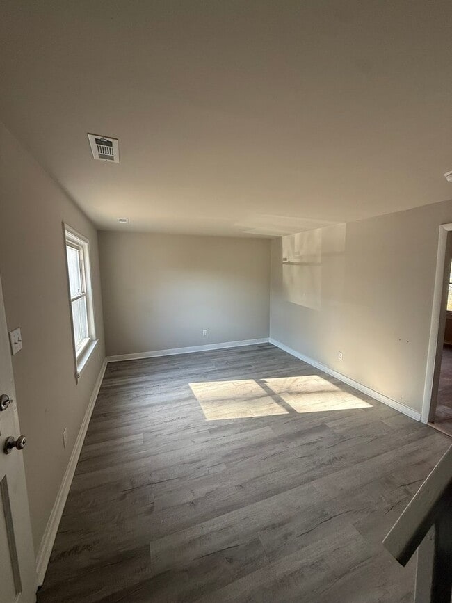 Photo - 1104 S Lombardy St Apartment