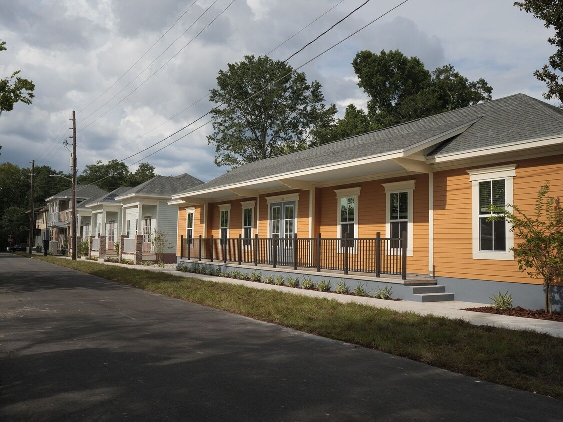 Primary Photo - Thelma Lane - Luxury 3 Bedroom, 3 Bathroom...