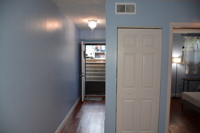 Building Photo - 3267 Niagara Sq