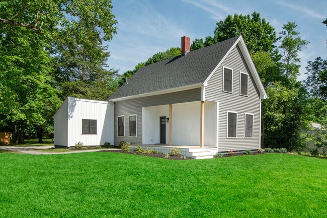 Building Photo - 215 Gardner St