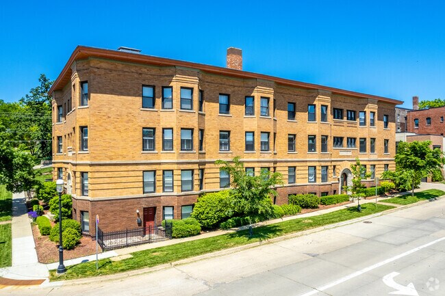 Building Photo - 1503 Pleasant St