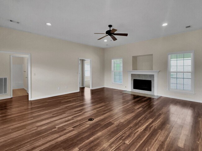 Foto del edificio - 2230 Cross Creek Dr