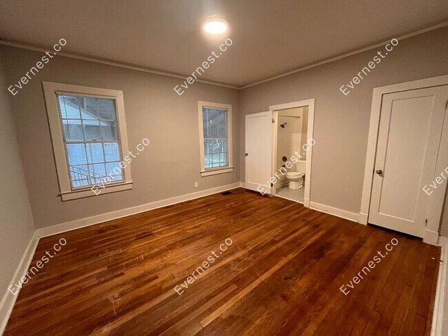 Building Photo - 465 E Ridgeway St