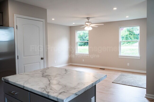 Foto del edificio - 614 Hillview Rd