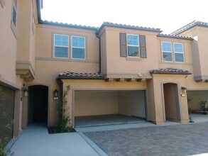Building Photo - 21 Prominence
