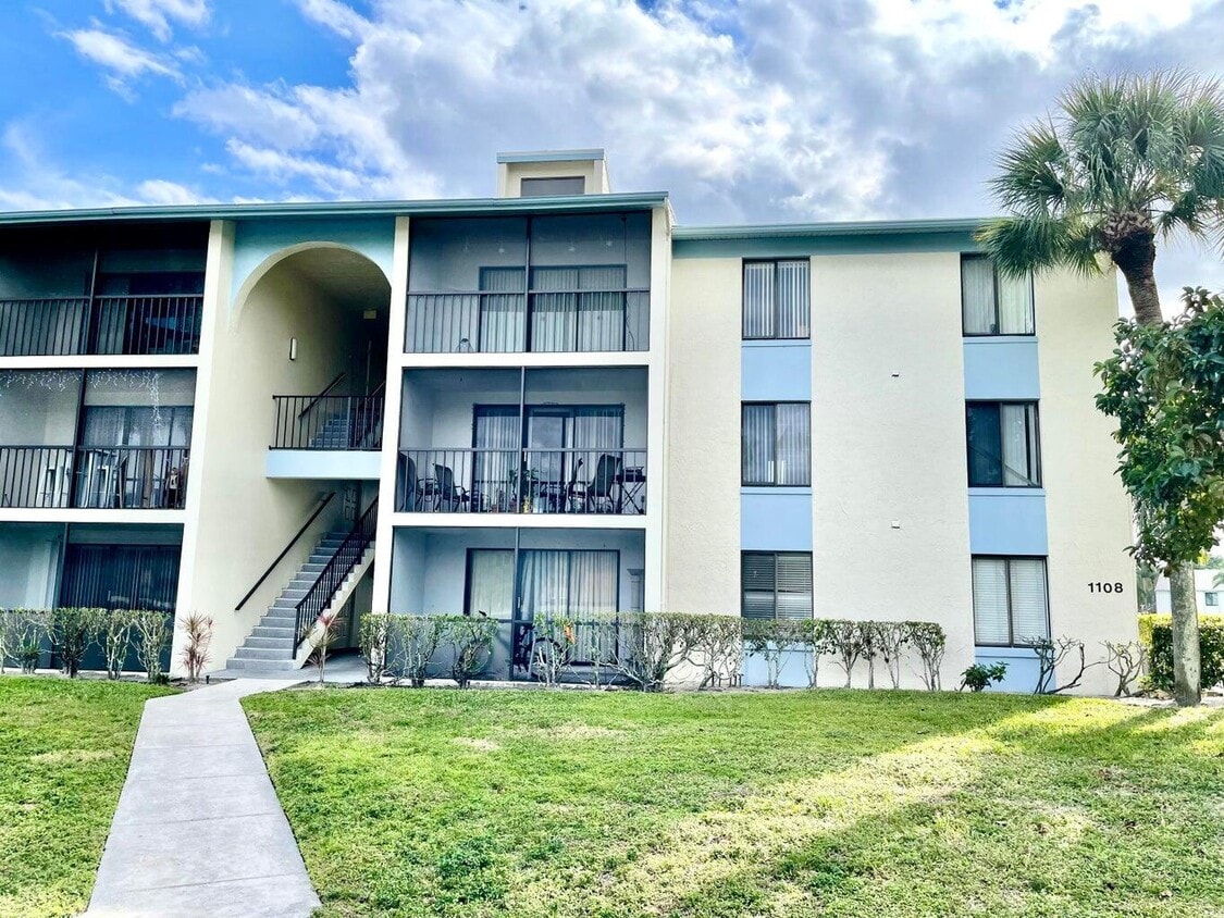 Primary Photo - 1108 Green Pine Blvd