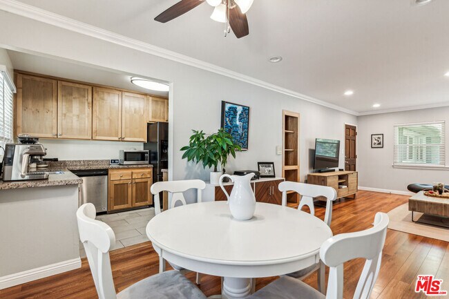 Foto del edificio - 5827 Bowcroft St