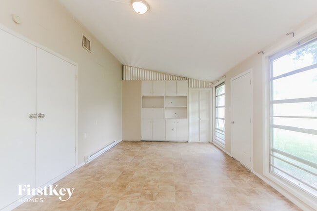 Building Photo - 1733 Alimingo Dr
